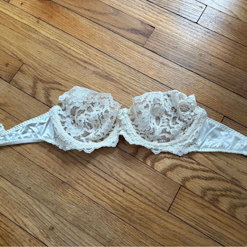vintage Victoria's Secret Lace Balconette Bra - Ivory